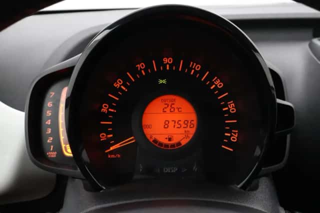 Toyota Aygo (2015) thumbnail 3