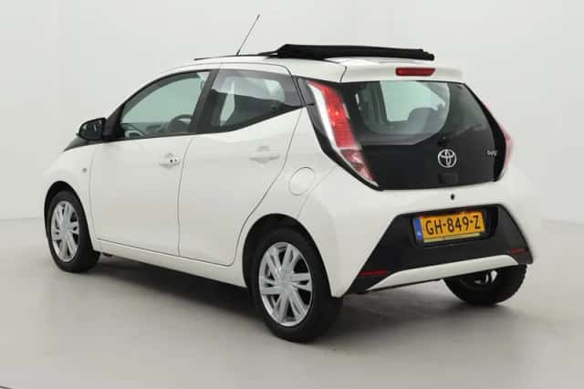 Toyota Aygo (2015) thumbnail 4