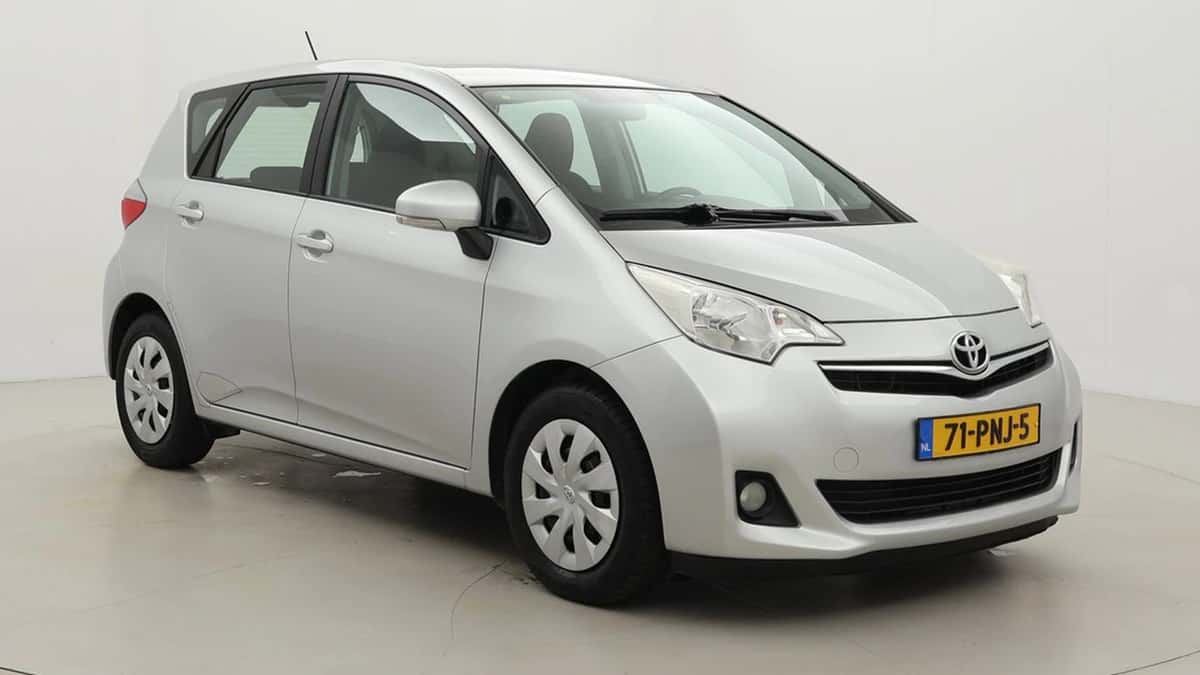 Toyota Verso-S (2011) — foto 1