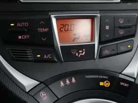 Toyota Verso-S (2011) thumbnail 6