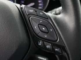 Toyota C-HR (2023) thumbnail 23