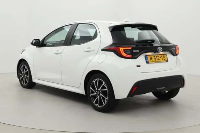 Toyota Yaris (2022) thumbnail 4