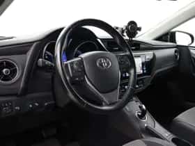 Toyota Auris (2015) thumbnail 2