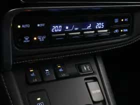 Toyota Auris (2015) thumbnail 6