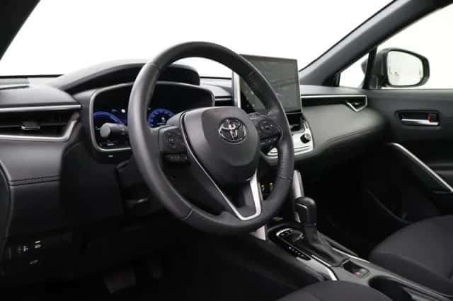 Toyota Corolla (2024) thumbnail 2