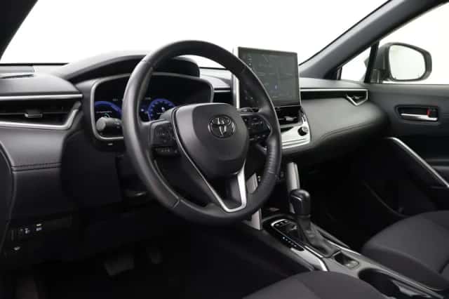 Toyota Corolla (2023) thumbnail 2