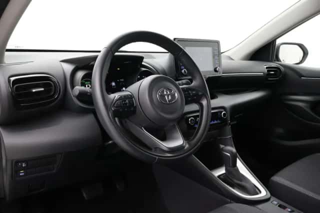 Toyota Yaris (2024) thumbnail 2