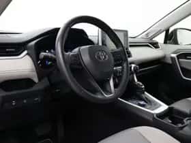 Toyota RAV4 (2021) thumbnail 2
