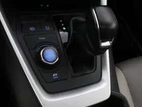Toyota RAV4 (2021) thumbnail 31