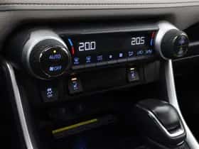 Toyota RAV4 (2021) thumbnail 9