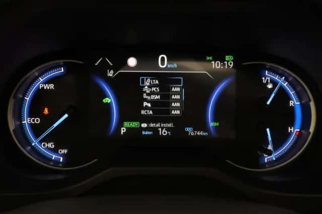 Toyota RAV4 (2021) thumbnail 3
