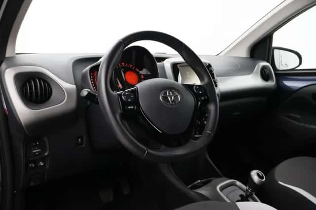Toyota Aygo (2015) thumbnail 2