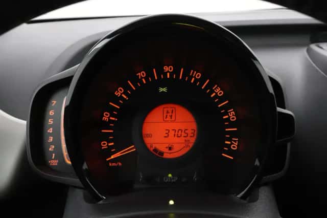 Toyota Aygo (2015) thumbnail 3