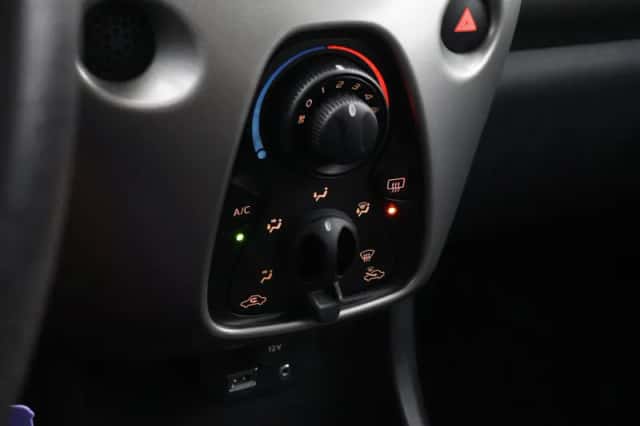 Toyota Aygo (2015) thumbnail 6