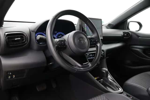 Toyota Yaris (2024) thumbnail 2