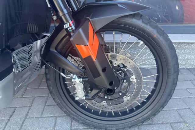 DS KTM (2024) thumbnail 6