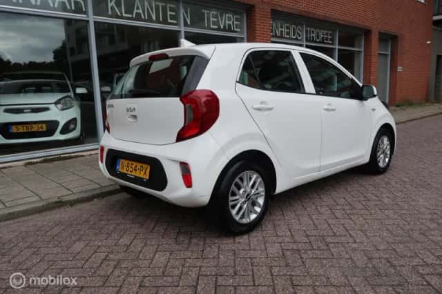 Kia Picanto (2021) thumbnail 6