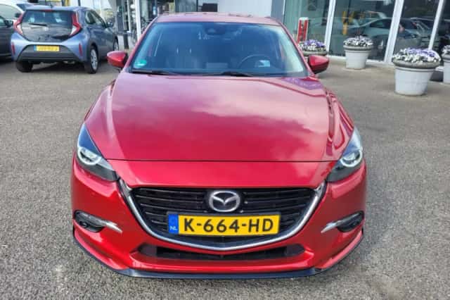Mazda 3 (2017) thumbnail 2