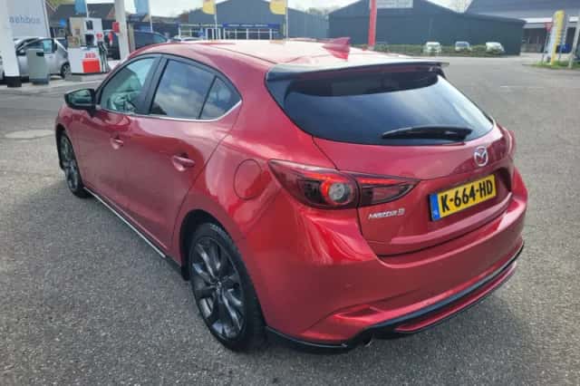 Mazda 3 (2017) thumbnail 4