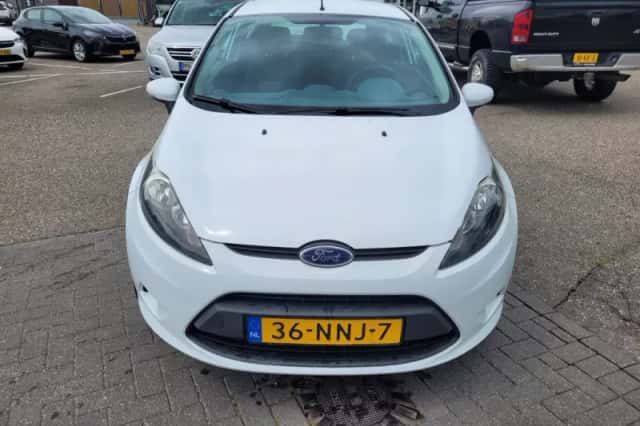 Ford Fiesta (2010) thumbnail 2