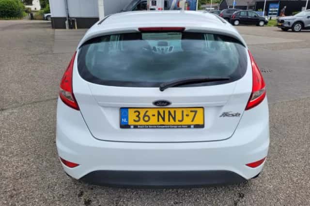 Ford Fiesta (2010) thumbnail 5