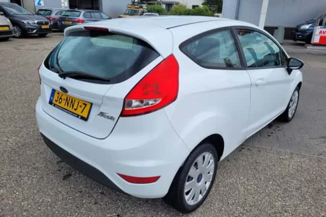 Ford Fiesta (2010) thumbnail 6