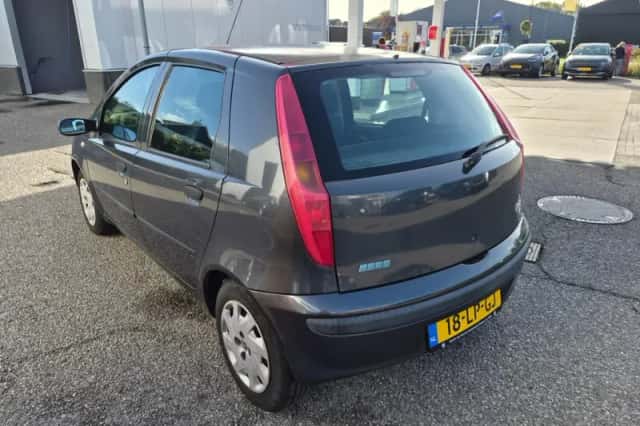 Fiat Punto (2003) thumbnail 4