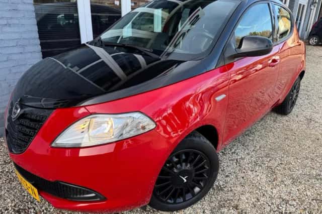 Lancia Ypsilon (2015) thumbnail 1