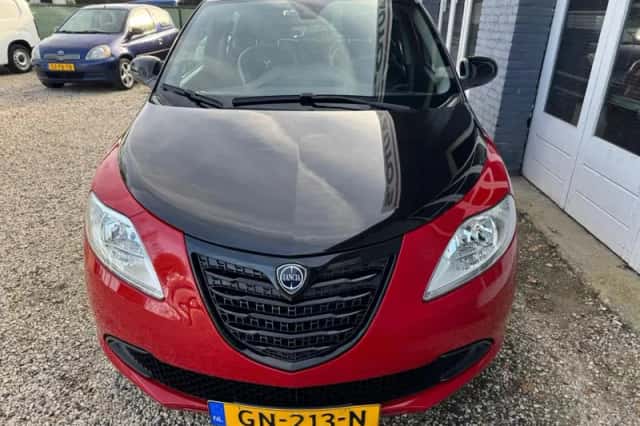 Lancia Ypsilon (2015) thumbnail 2