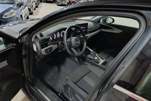 Audi A4 (2023) thumbnail 3