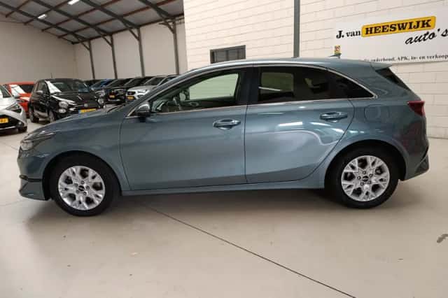 Kia Ceed (2022) thumbnail 5