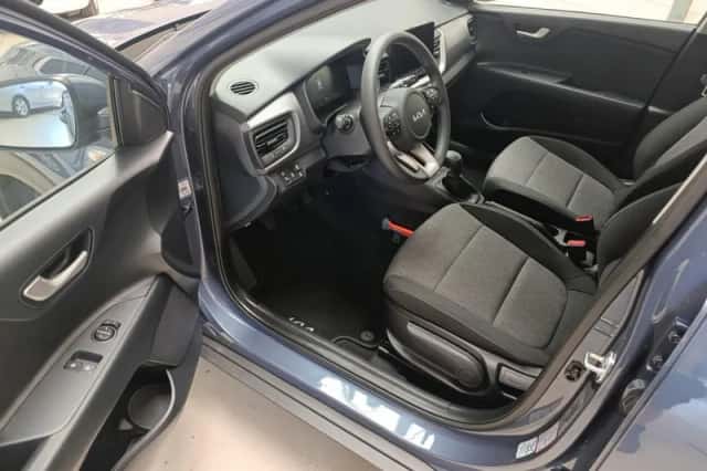 Kia Stonic (2025) thumbnail 3