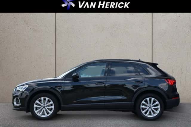 Audi Q3 (2021) thumbnail 2