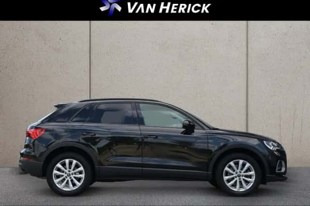 Audi Q3 (2021) thumbnail 3