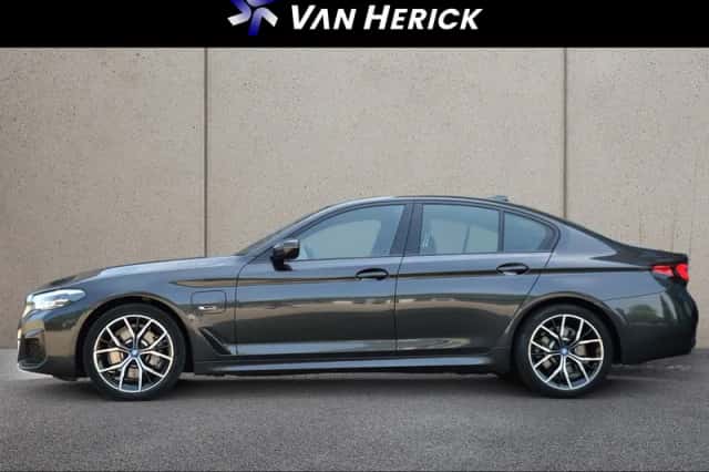 BMW 5-Serie (2023) thumbnail 2