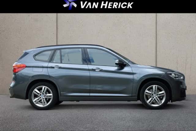 BMW X1 (2018) thumbnail 3