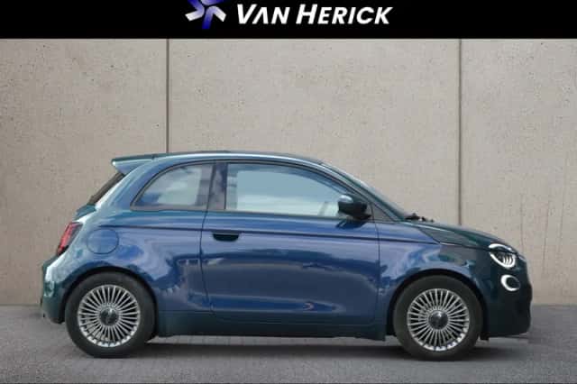 Fiat 500 (2022) thumbnail 3