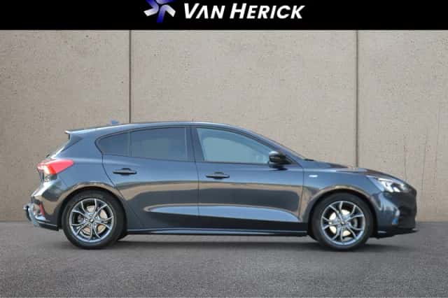 Ford Focus (2020) thumbnail 3