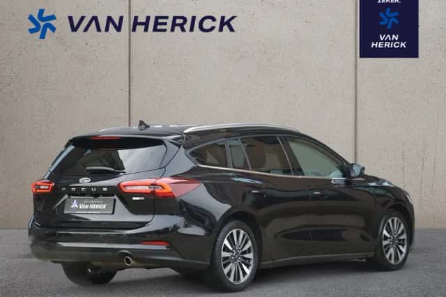 Ford Focus (2022) thumbnail 4