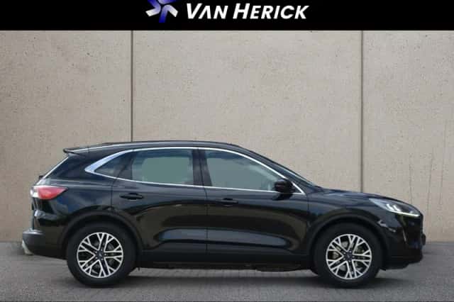 Ford Kuga (2021) thumbnail 3