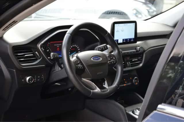 Ford Kuga (2021) thumbnail 5