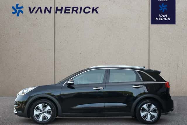 Kia Niro (2018) thumbnail 2