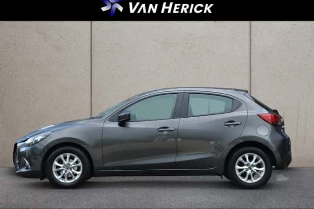 Mazda 2 (2017) thumbnail 2