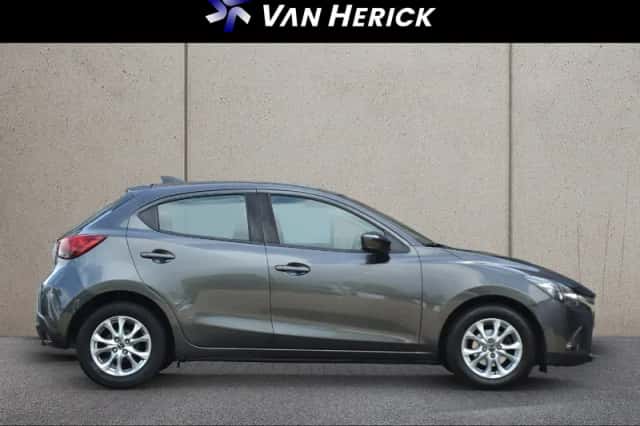 Mazda 2 (2017) thumbnail 3