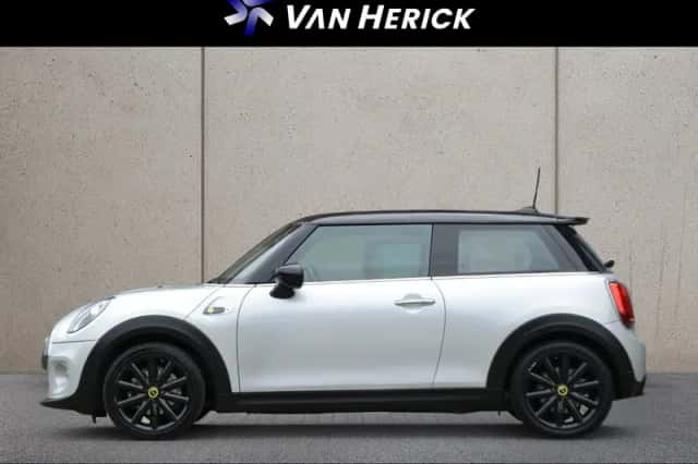 MINI Electric (2020) thumbnail 2