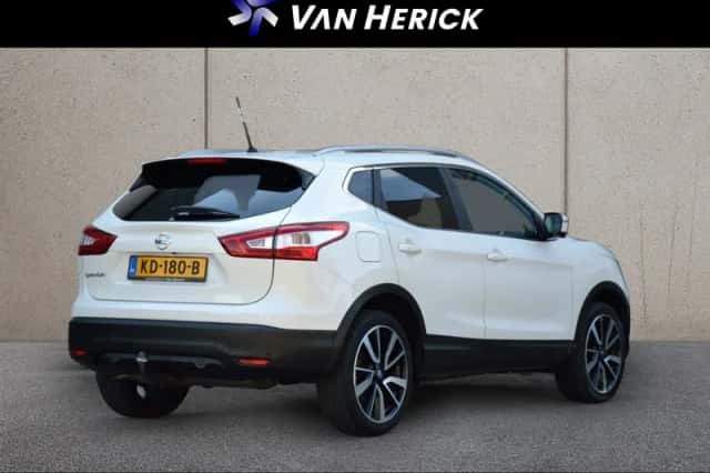 Nissan Qashqai (2016) thumbnail 3