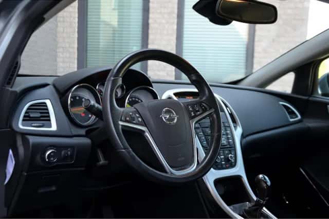 Opel Astra (2012) thumbnail 6