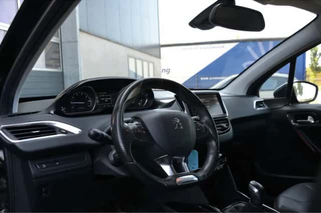 Peugeot 2008 (2017) thumbnail 6