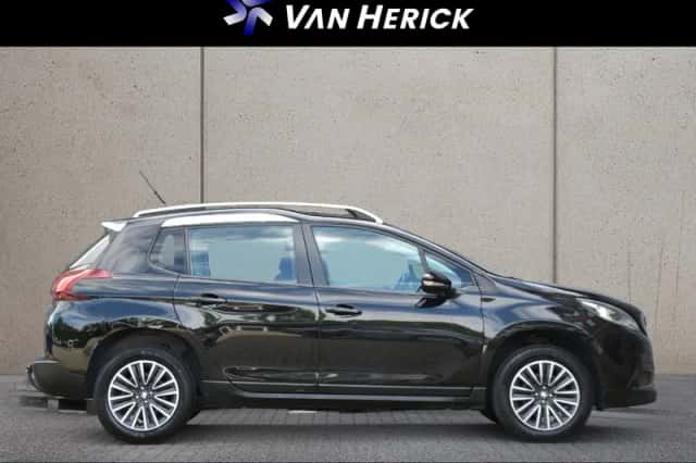 Peugeot 2008 (2018) thumbnail 3