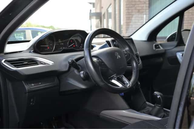 Peugeot 2008 (2018) thumbnail 6